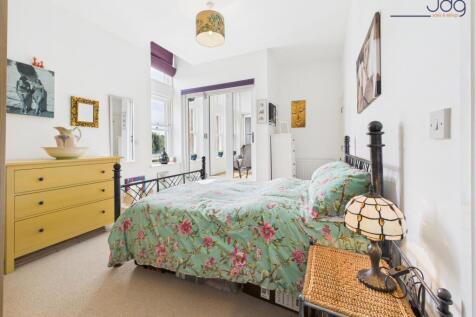 Double Bedroom with Ensuite and Balcony entrance