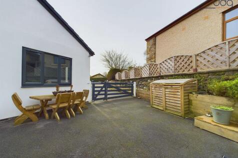Courtyard &amp; Driveway