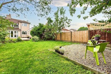 Spacious Garden with fruit trees, rear of the property