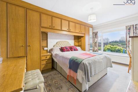 Double Bedroom 2 with built in storage