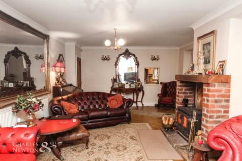 Spacious Lounge