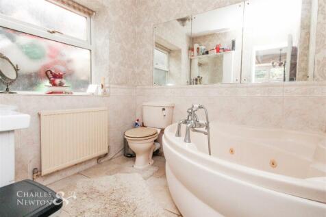 En-Suite Bathroom