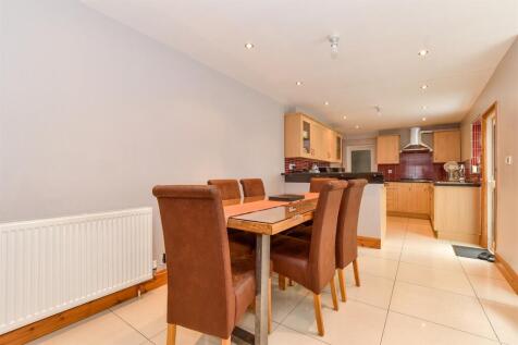 Kitchen/ Breakfast Room