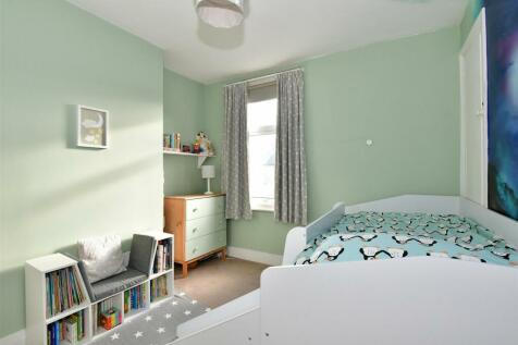 Dulux Willow Green bedroom  Bedroom green, Bedroom, Willow green