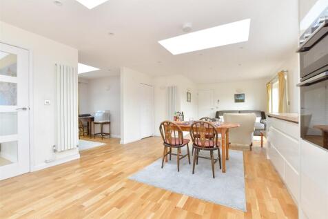 Kitchen/ Dining Area
