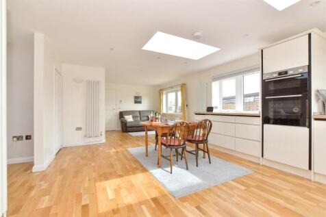 Kitchen/ Dining Area