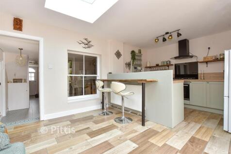 Kitchen/ Breakfast Area