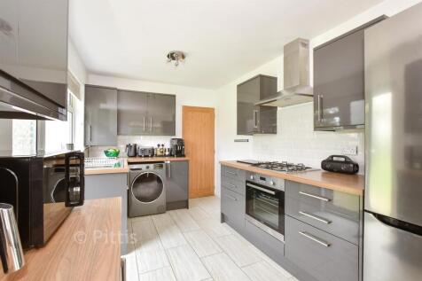 Kitchen/ Dining Room