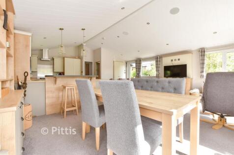 Kitchen/ Living Area