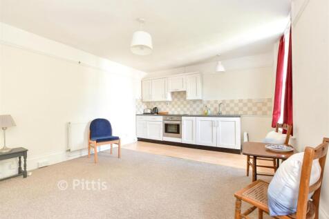 Kitchen/ Living Room