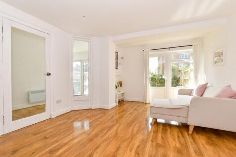 Kitchen/ Living Room