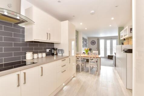 Kitchen/ Dining Area