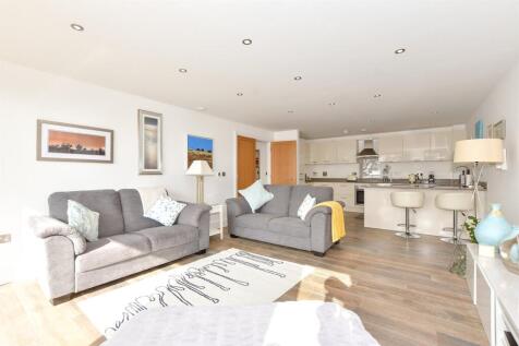 Lounge/ Kitchen