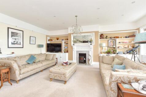 Lounge/Kitchen