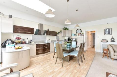 Lounge/Kitchen