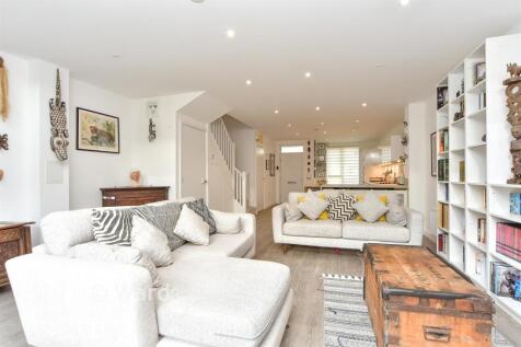 Kitchen/ Living Area