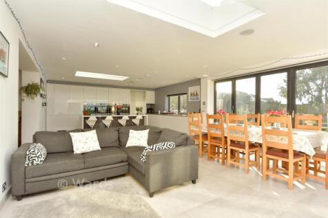 Kitchen/Diner/Sitting Area