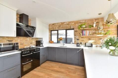 Kitchen/ Breakfast Room