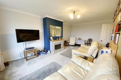 Lounge/Dining Rm