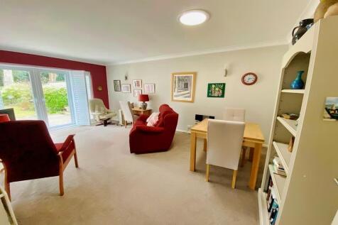 Lounge/Dining Rm
