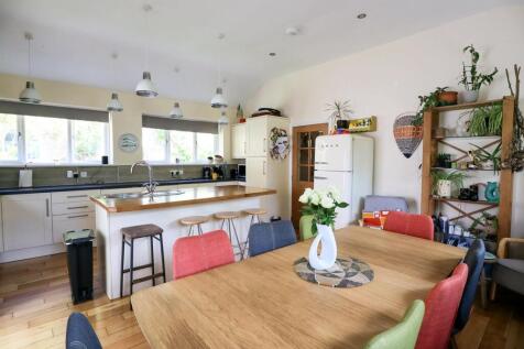 Kitchen - Living (3).jpg