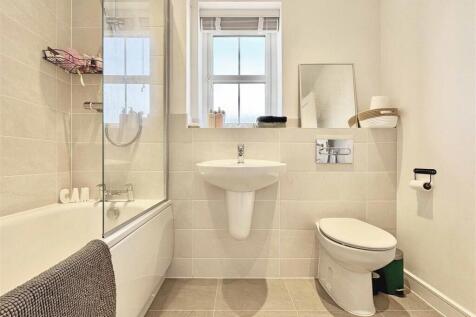 Bathroom b.jpg