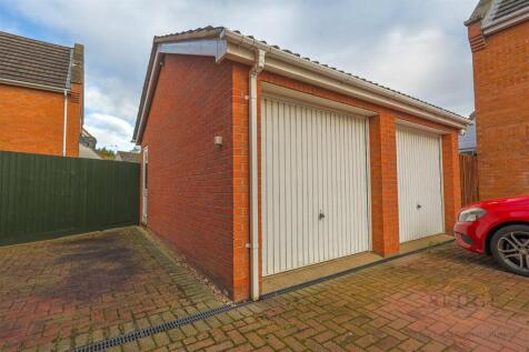 4 mallard close -19.jpg