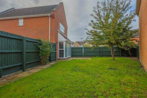 4 mallard close -18.jpg