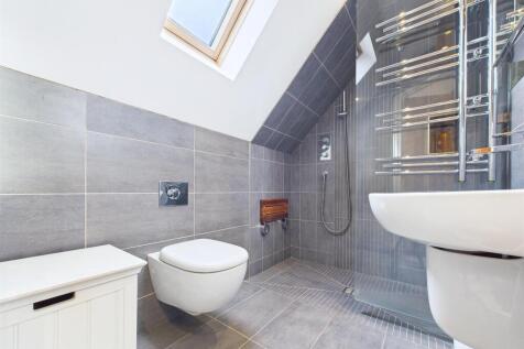 En-Suite to Bedroom 1