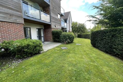 FRONT GARDEN AREA