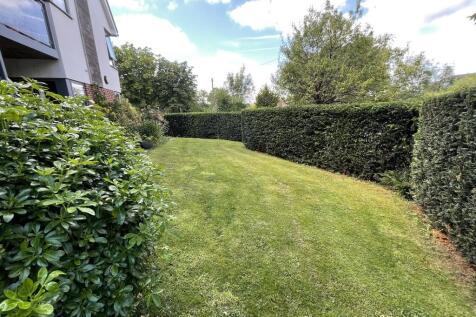 FRONT GARDEN AREA