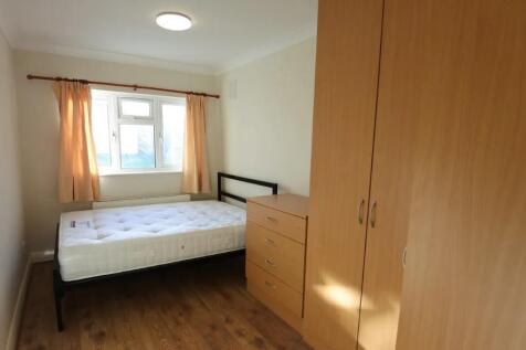 Double bedroom with fitted wardrobes