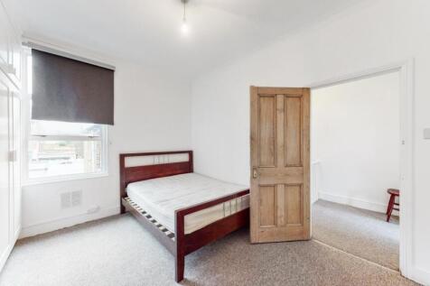 Upper level double bedroom