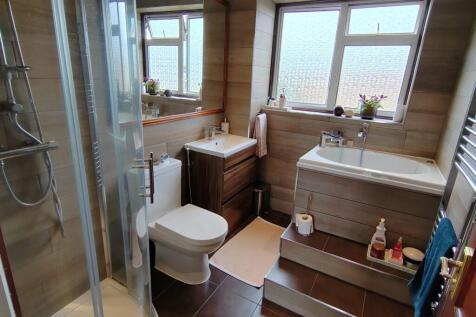 Family bathroom combined W.C