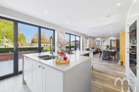 Kitchen/ living