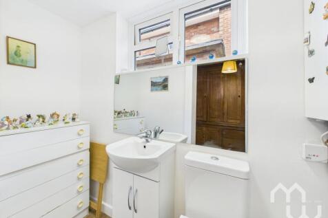 Bedroom Five En-suite