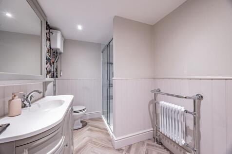 En-suite - The cottage