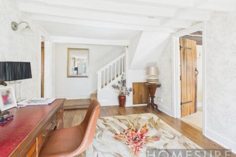 Entrance hall - view 2