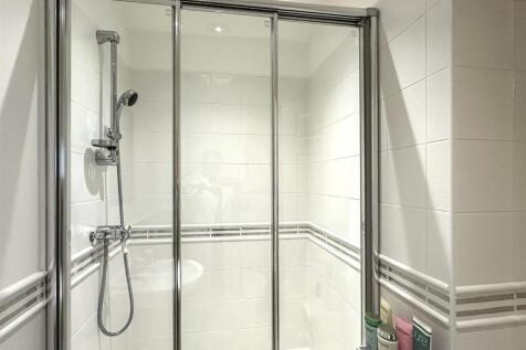 ENSUITE SHOWER ROOM/WC