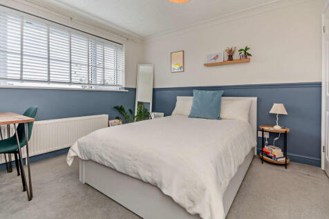 8663137-interior1...