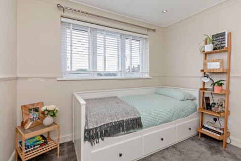 8663137-interior1...