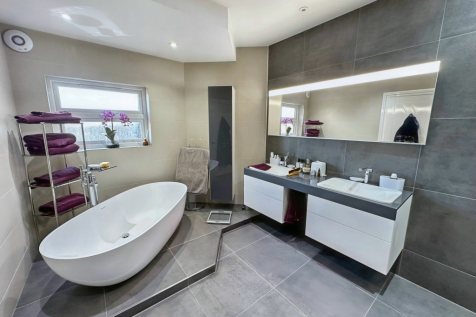 Master Bedroom En-suite