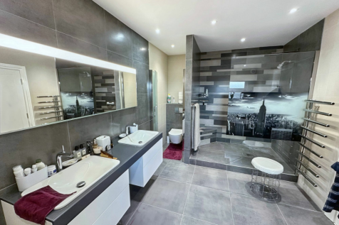 Master Bedroom En-suite