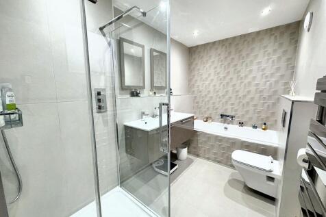 Master Bedroom En-suite