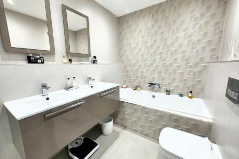 Master Bedroom En-suite