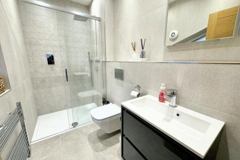 Bedroom Three En-suite