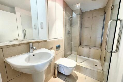 Master Bedroom En-suite