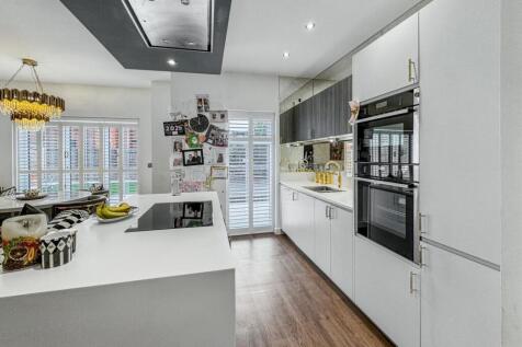 Open Plan Kitchen / Diner / Lounge Area