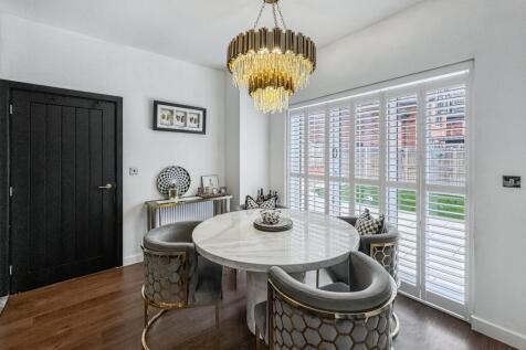 Open Plan Kitchen / Diner / Lounge Area