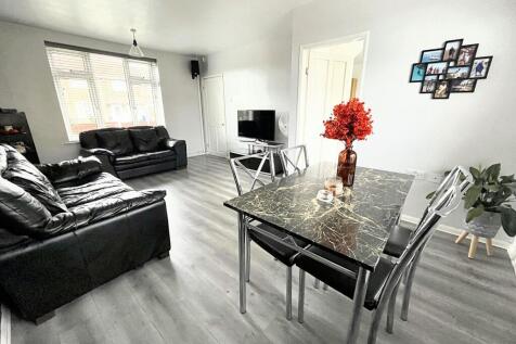 Sunshine Lounge-Dining Room